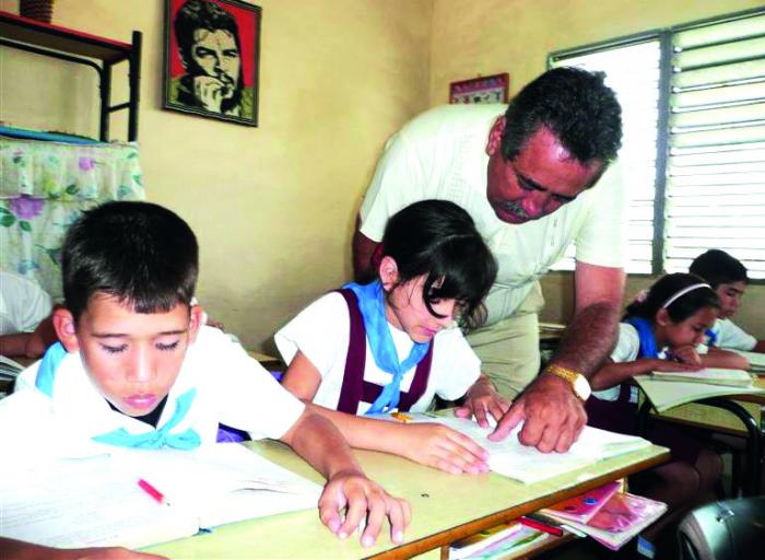 Son colosales los esfuerzos que se realizan, en condiciones excepcionalmente difíciles, para sostener las actividades sociales, a las que se destina el 63 % de los gastos totales. // Foto: Freddy Pérez Cabrera