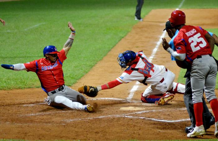  El corrido de bases le costó caro a Artemisa en el primer partido de una final // Foto: Ricardo López Hevia 