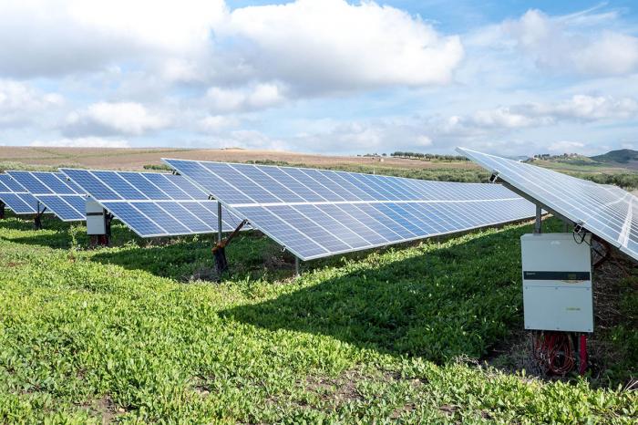 Un nuevo parque solar fotovoltaico se construye en Bayamo. // Foto: Mailenys Oliva Ferrales