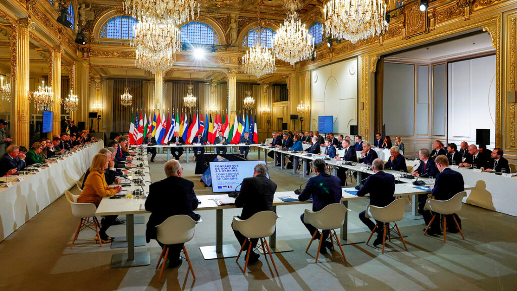 Cumbre en apoyo a Ucrania en el Palacio del Elíseo en París (Francia), el 26 de febrero de 2024. // Foto: Gonzalo Fuentes / Pool / AP 