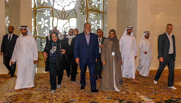 Con motivo de la Cumbre, World Goverments summit 2024, celebrandose en Dubai, Emiratos Arabes Unidos,  el 1er Ministro de Cuba, Manuel Marrero Cruz, visita la  Gran Mezquita Shelk Zayed // Foto: Estudios Revolución