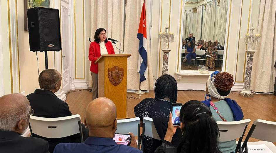 La embajada de Cuba en Estados Unidos abrió sus puertas para celebrar la cultura, historia y amistad con la comunidad afroamericana. // Foto: Deisy Francis Mexidor/ Prensa Latina.