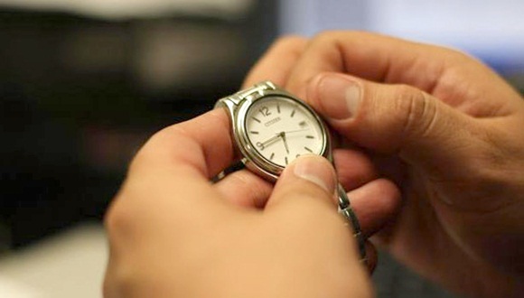 A las 12:00 de la noche del sábado 10 de marzo, deberán adelantarse una hora las manecillas de los relojes. // Foto: Cubadebate