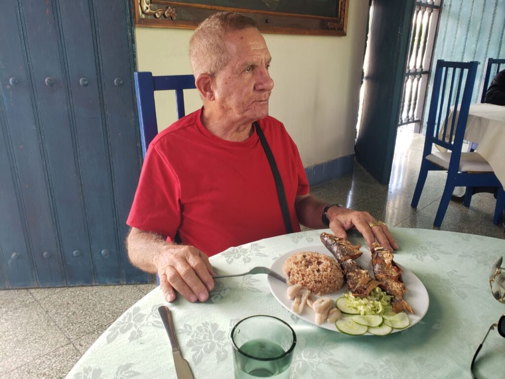 Israel es un cliente habitual en Las Américas // Foto Lilian Salvat