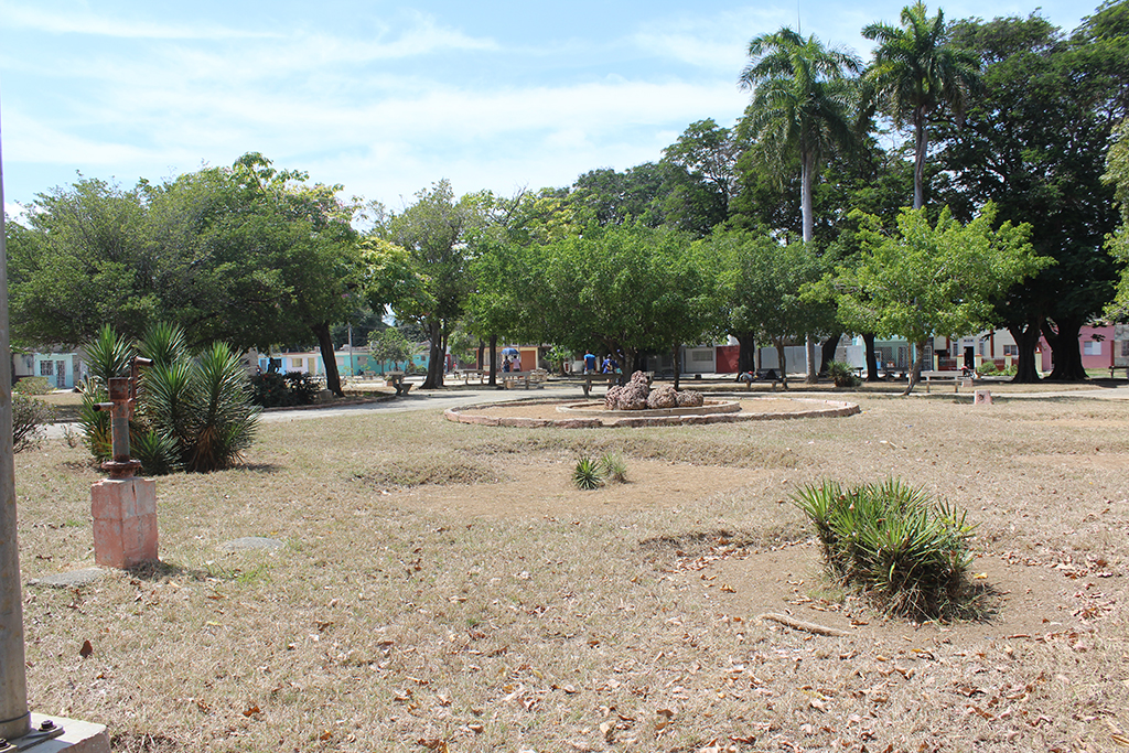 El parque Vallespín surgió en 1894, en terrenos de la finca Caimanera, como una Plaza de Recreo, que recibió el nombre en homenaje al ingeniero Don Ricardo Vallespín y Sarabia, Alcalde en Comisión de este Término Municipal. El dueño de dichos terrenos era el Sr. Joaquín Oro Ramírez. // Foto: Marlene Herrera