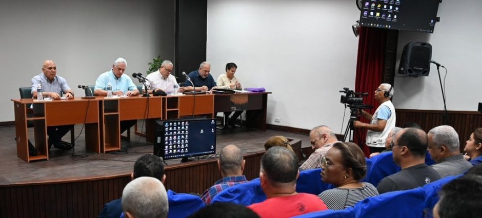 Presidente Miguel Díaz-Canel se reúne con autoridades de La Habana tras tormentas locales severas