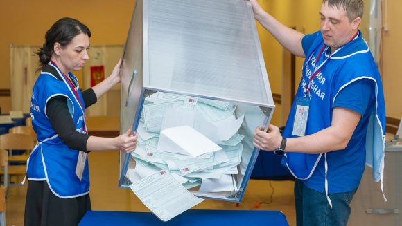 El cierre de los colegios electorales a las 21:00 de este domingo puso fin a la tercera y última jornada de las elecciones presidenciales en Rusia.