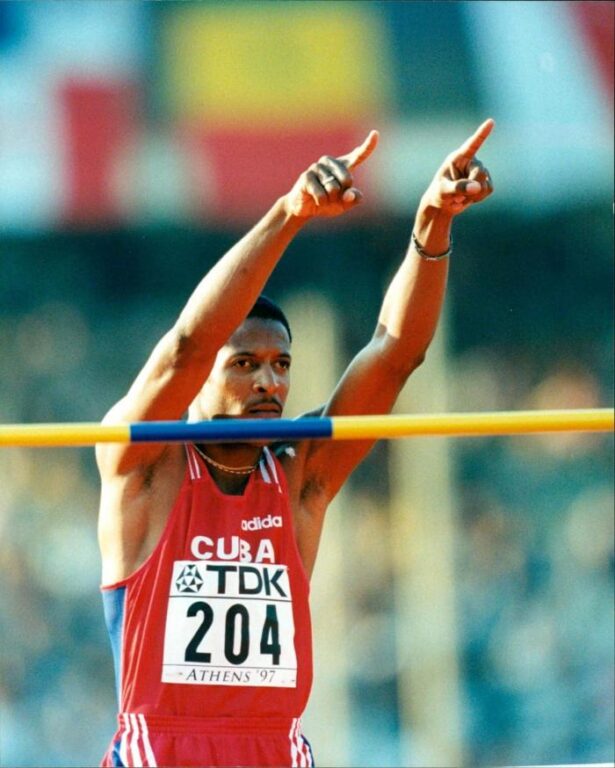 Javier Sotomayor. // Foto: Tomada de Amazon