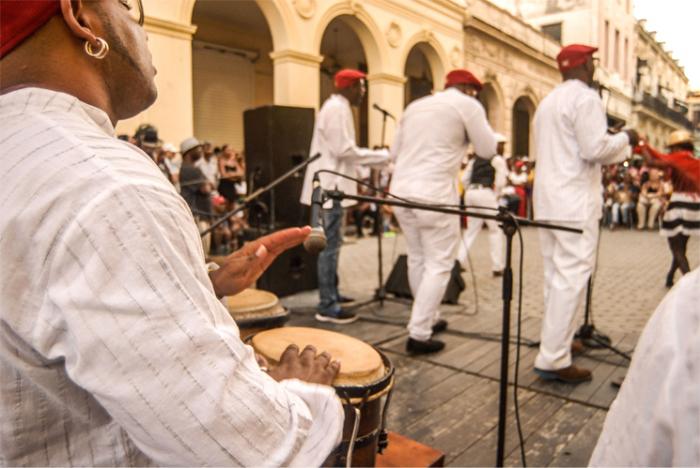 Agrupación rumbera Iyerosun. // Foto: Dunia Álvarez Palacios