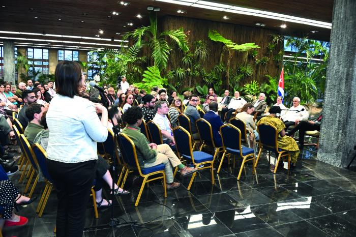 El imperialismo nos desprecia, lo cual lleva a la necesidad de «seguir uniéndonos», afirmó el Presidente cubano. // Foto: Estudios Revolución