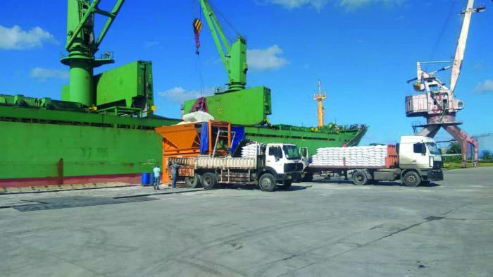  Los hechos extraordinarios vinculados a la operación puerto-transporte-economía interna se relacionan con alimentos como el arroz, la harina y el aceite. // Foto: Tomada de X 