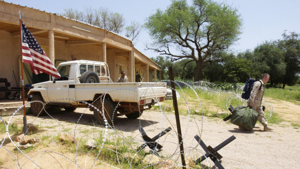 Soldado estadounidense en un campamento militar a las afueras de Niamey (Níger), el 21 de septiembre de 2004.Jacob Silberberg / Gettyimages.ru 