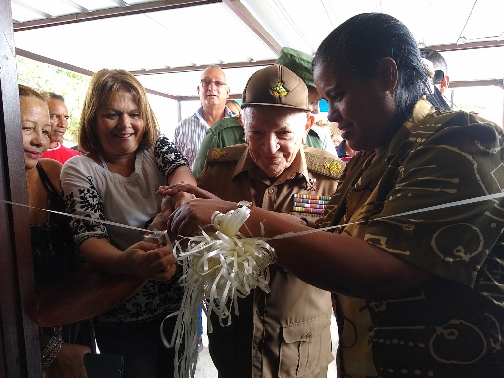 Comandante Guillermo García inaugura Restaurante El Guajiro en Manzanillo // Foto: Denia Fleitas Rosales