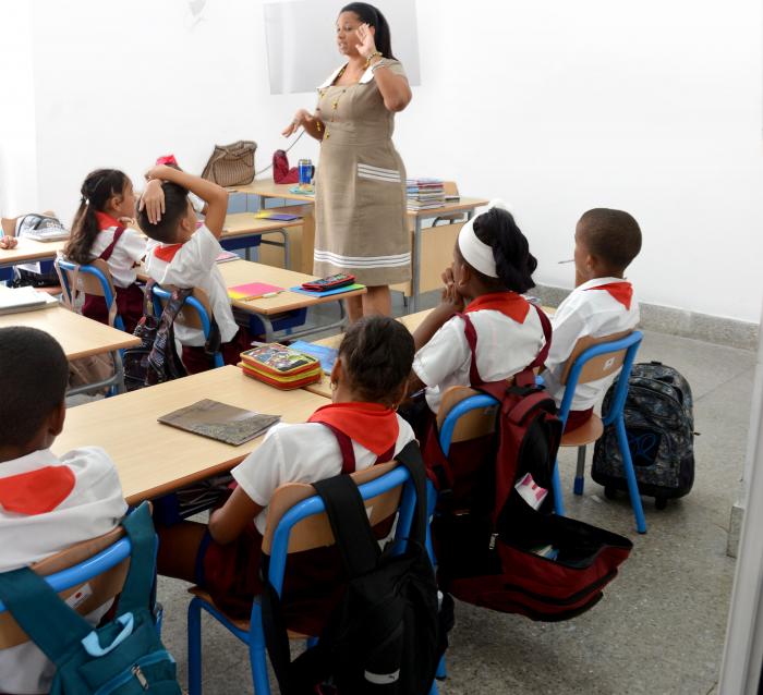  Las instituciones educativas codirigen el proceso formativo de los niños, adolescentes y jóvenes, de conjunto con la familia. // Foto: Juvenal Balán 