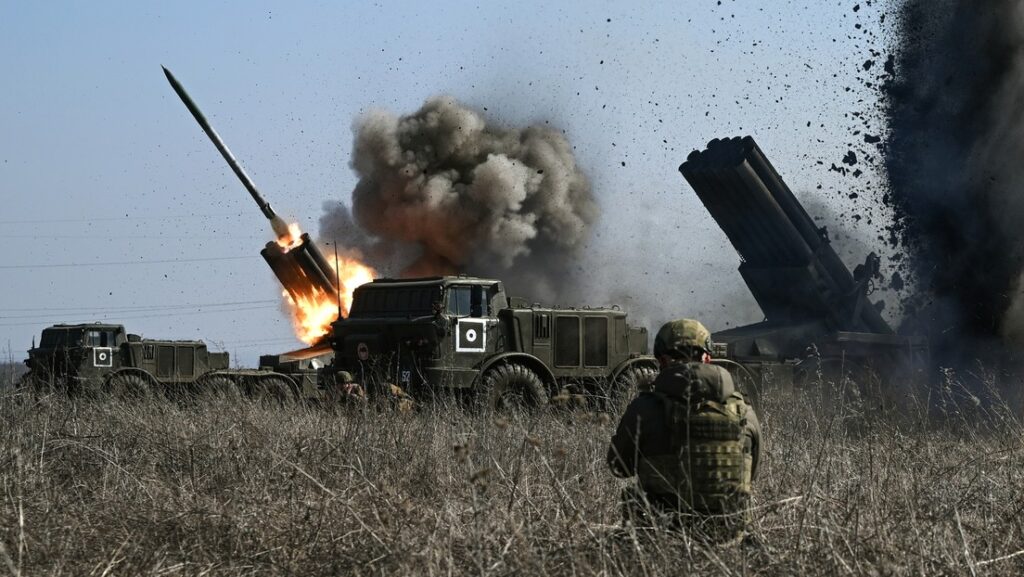 Un sistema de lanzacohetes múltiples Uragán de una brigada de artillería del grupo de tropas ‘Centro’ de las Fuerzas Armadas de Rusia, el 8 de marzo de 2024.Stanislav Krasilnikov / Sputnik 
