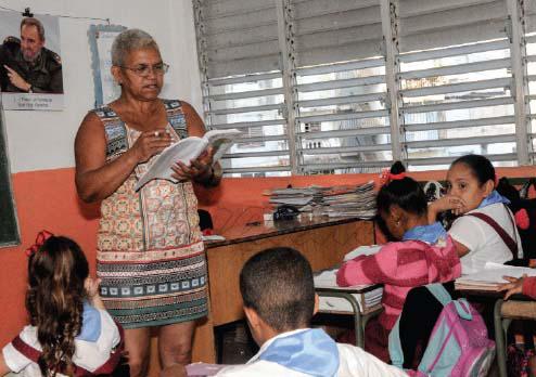 Hay que dignificar y reconocer más a los maestros y profesores. Foto: Endrys Correa Vaillant