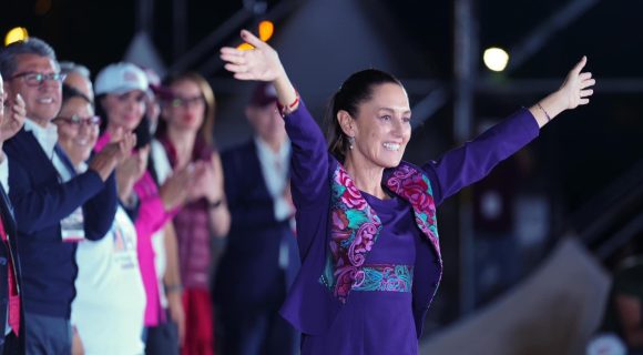 Sheinbaum obtuvo entre un 58.3 y un 60.7 por ciento de los votos válidos emitidos en los comicios, de acuerdo con un conteo rápido del INE. | Foto: EFE
