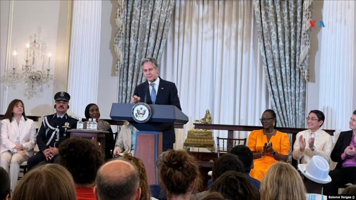 Antony Blinken, secretario de Estado de EEUU, presenta el Informe sobre Trata de Personas en el Departamento de Estado, en Washington. Foto: Voz de América