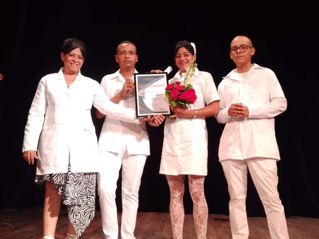 Mejores graduados de la segunda edición del programa de formación de técnicos básicos en enfermería// foto tomada de la red