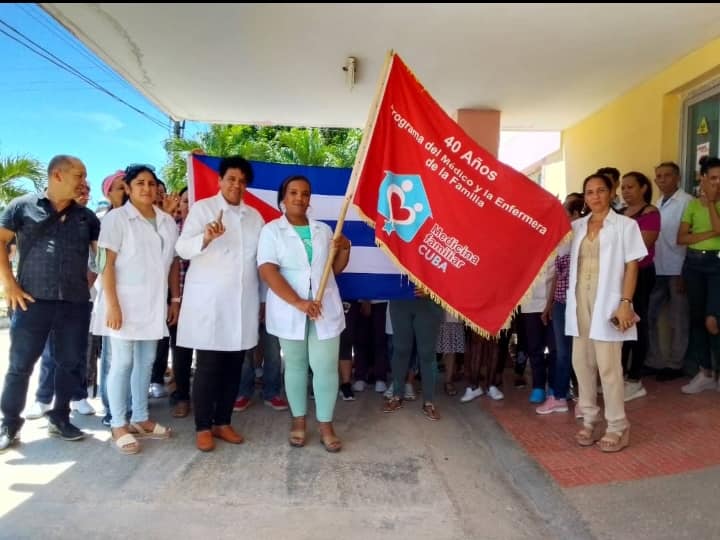 Recorrido de la Bandera 40 Aniversario del Programa del Médico y Enfermera de la Familia // Foto tomada de Facebook