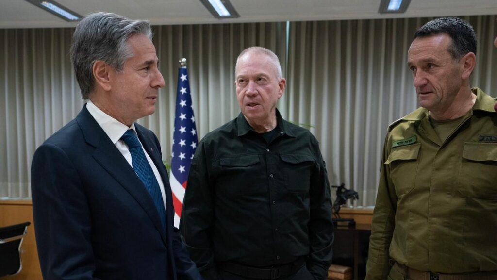 El secretario de Estado de EE.UU., Antony Blinken, se reúne con el ministro de Defensa israelí, Yoav Gallant, y el jefe del Estado Mayor del Ejército israelí, Herzi Halevi, en Tel Aviv, Israel, el 19 de agosto de 2024.Ariel Hermoni / IMoD / Gettyimages.ru