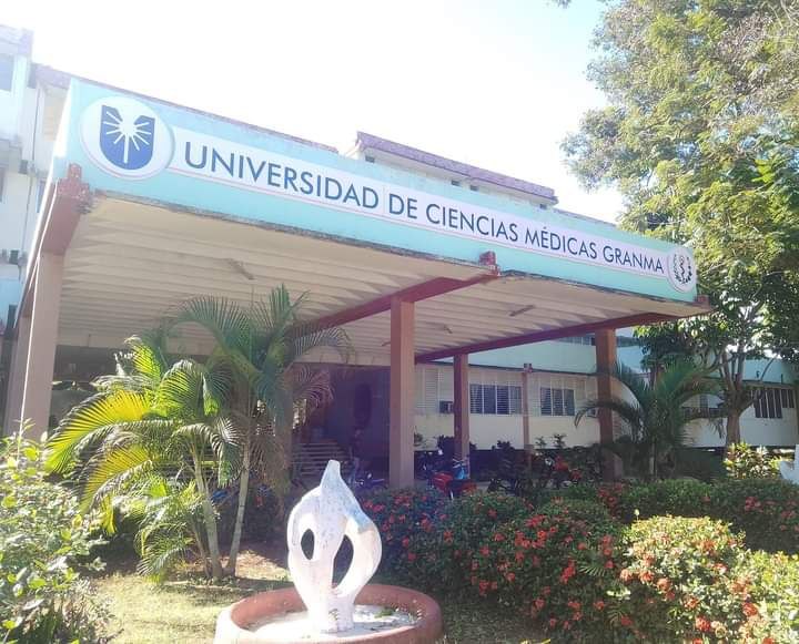 Universidad de Ciencias Médicas con sede en Manzanillo // Foto: Roberto Mesa