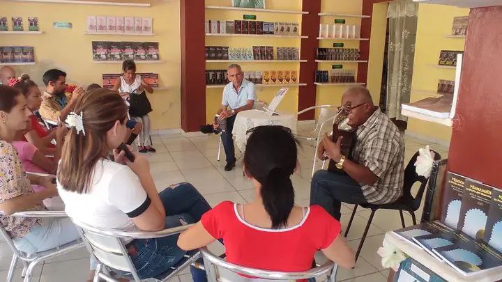 Actividad en la Librería La Edad de Oro // Foto: cortesía del entrevistado