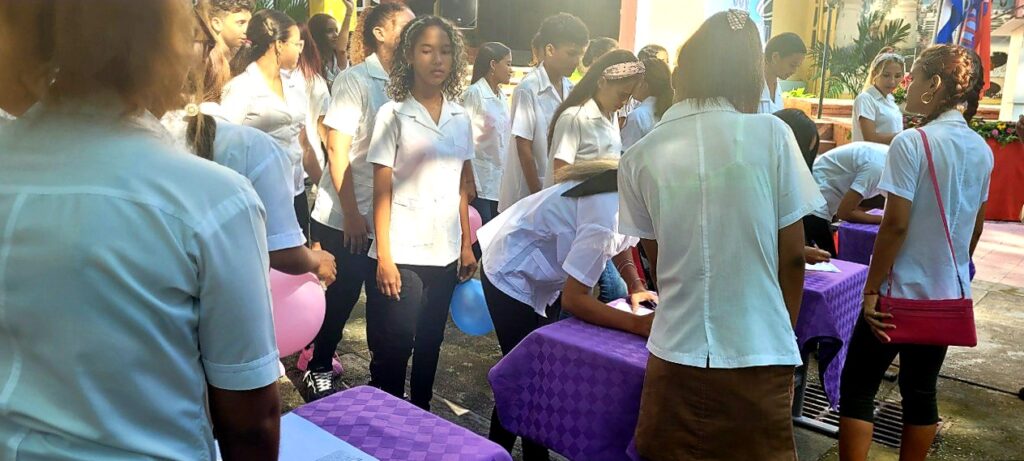 Más de ocho mil nuevos integrantes de la FEEM, firmaron su compromiso con la organización estudiantil y la Patria// Foto Katherine Cedeño Aleaga