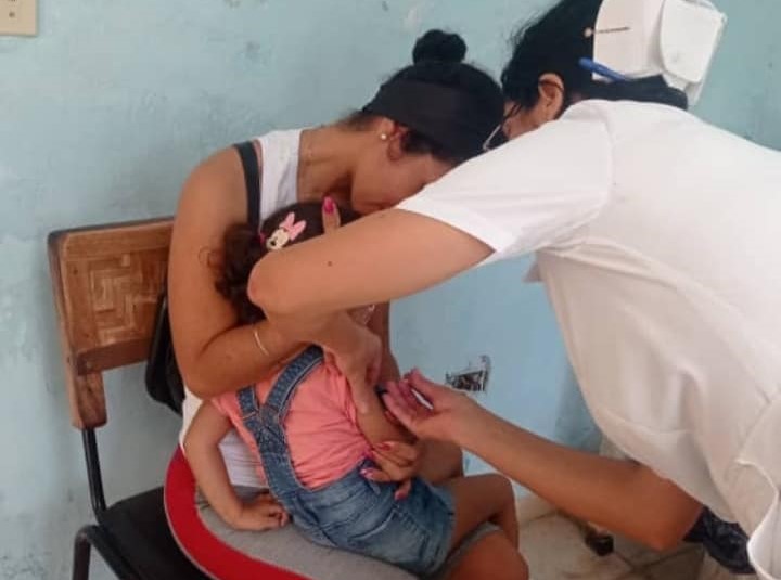Se aplica la vacuna Quimi – Vio en Manzanillo // Foto: Dirección Municipal de Salud