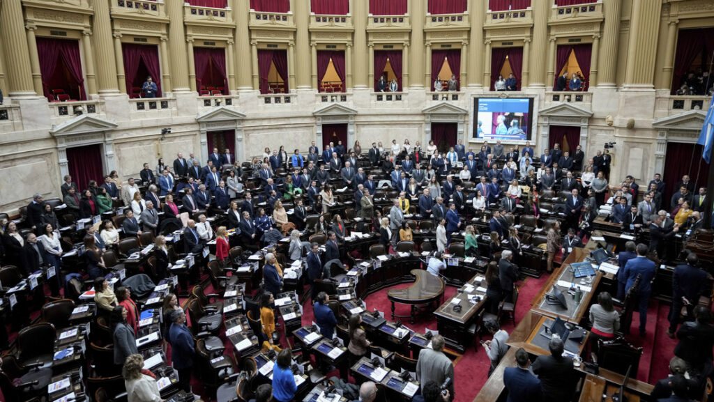 Diputados debaten proyectos de reforma impulsados por el presidente argentino Javier Milei en Buenos Aires, Argentina, el jueves 27 de junio de 2024.Natacha Pisarenko / AP