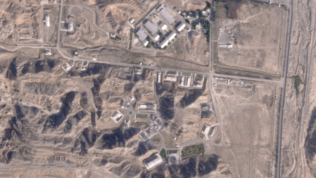 Edificios dañados en la base militar iraní de Parchin, en las afueras de Teherán, el 27 de octubre de 2024.Planet Labs PBC / AP