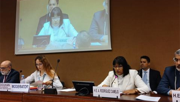 La vicecanciller cubana denunció que los efectos del bloqueo en los derechos humanos del pueblo cubano se han reforzado aún más con la arbitraria e injustificable inclusión de Cuba en la unilateral lista de países que supuestamente patrocinan el terrorismo. Foto: Tomada de Cubaminrex.