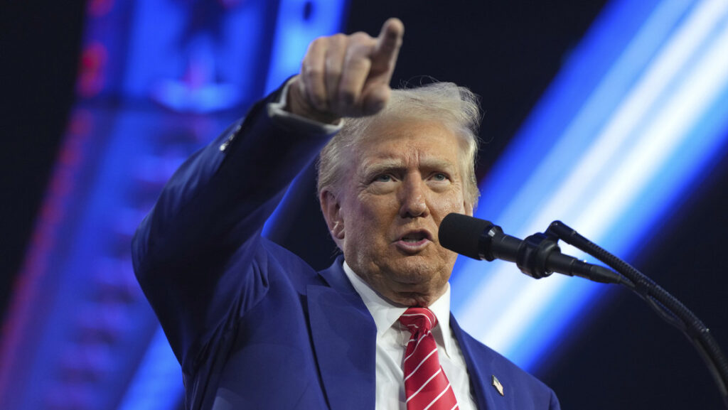 El presidente electo de EE.UU., Donald Trump, en un evento en Phoenix, 22 de diciembre del 2024.Rick Scuteri / AP