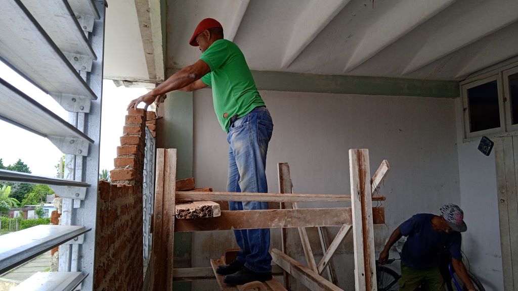 Se repara la ESBU Bartolomé Masó // Foto: Marlene Herrera