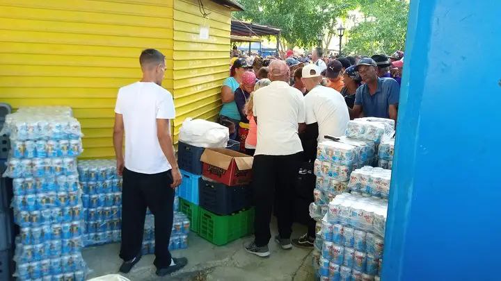 Venta de jugos Taoro en la Feria // Foto: Facebook 