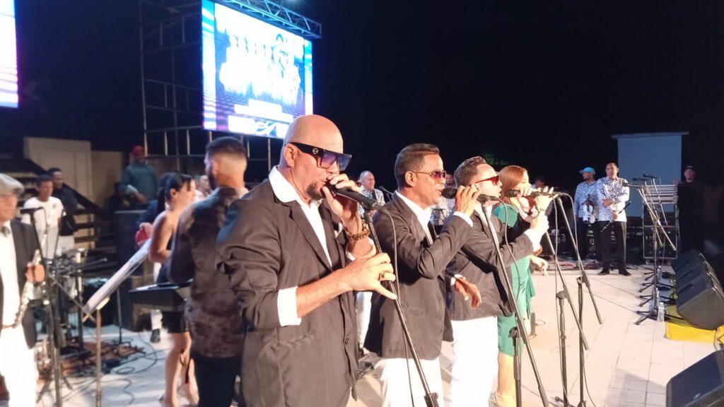 Presentación de la Original de Manzanillo en la Plaza de la Cultura // Foto: Tomada de Manzanillo Cam (Facebook)