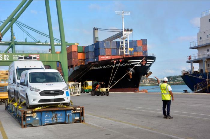 Todos los vehículos que se vendan en divisas convertibles serán de importación Foto: Juvenal Balán
