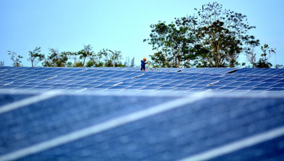 El parque solar fotovoltaico Escuela de Enfermería, en Cotorro, La Habana, que comenzará a aportar al SEN el 21 de febrero, luego de completar su entramado eléctrico el 31 de enero. Foto: Ricardo López Hevia/ Granma.