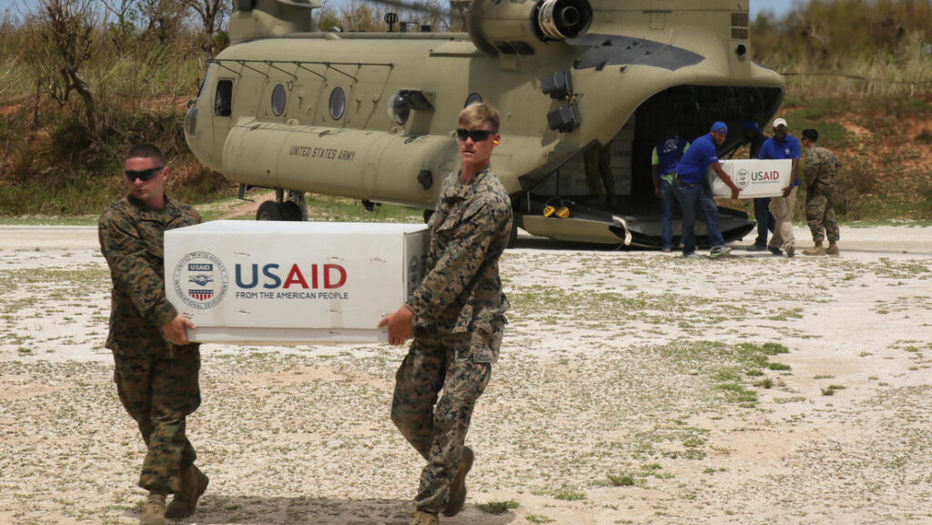Marines descargan suministros para afectados por el huracán Matthew en Jeremie, Haití. 9 de octubre de 2016.U.S. Marine Corps / Sgt. Ian Ferro / Legion-Media