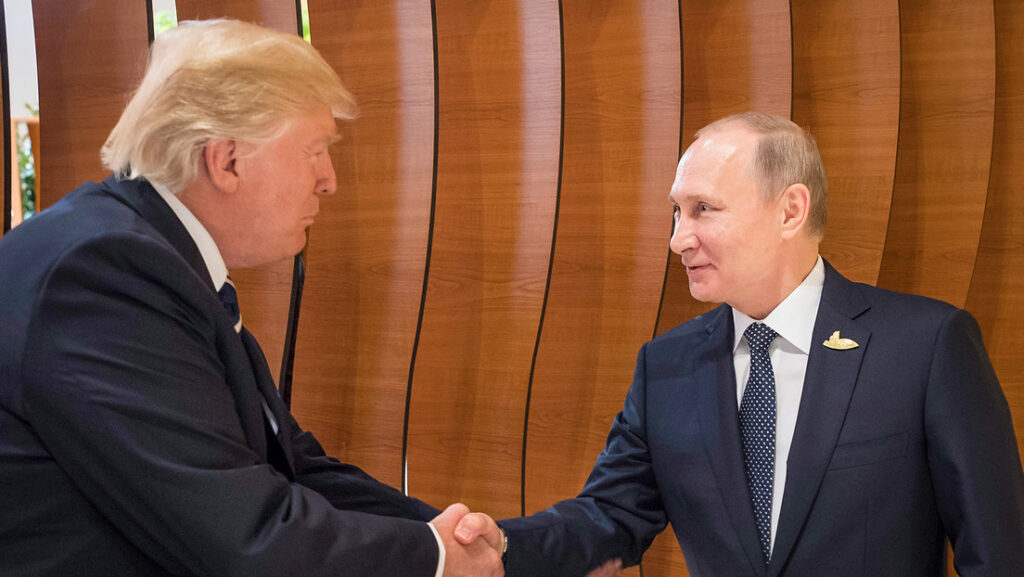 El presidente de EE.UU., Donald Trump, y el líder ruso Vladímir Putin.Steffen Kugler / BPA / Gettyimages.ru