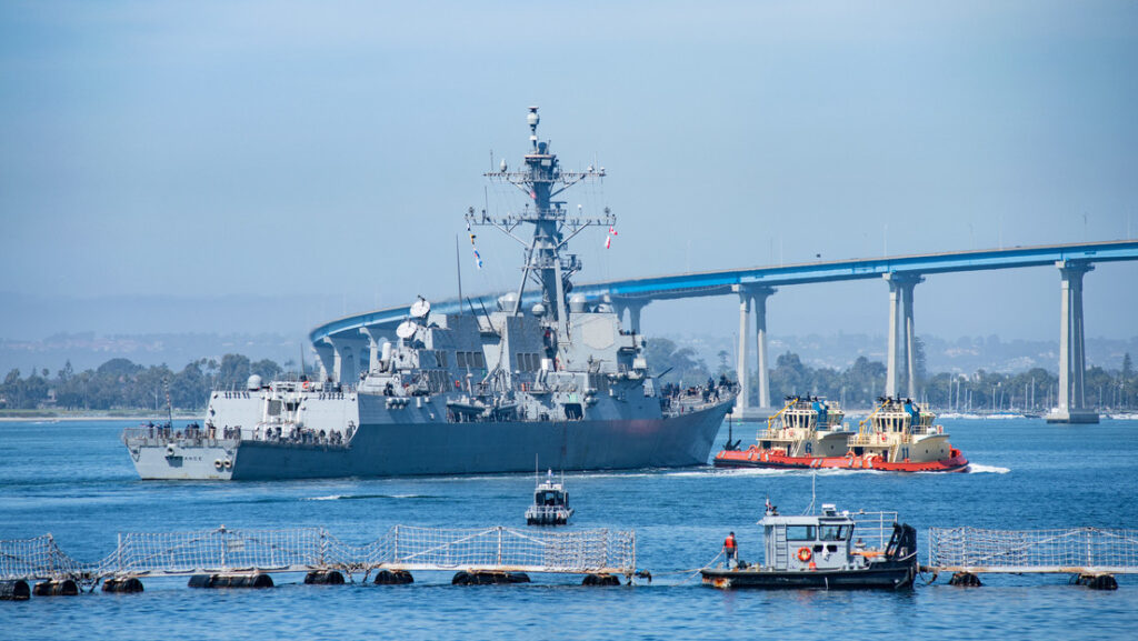Destructor USS Spruance (DDG 111) en la base naval de San Diego, EE.UU., 22 de marzo de 2025.US Navy