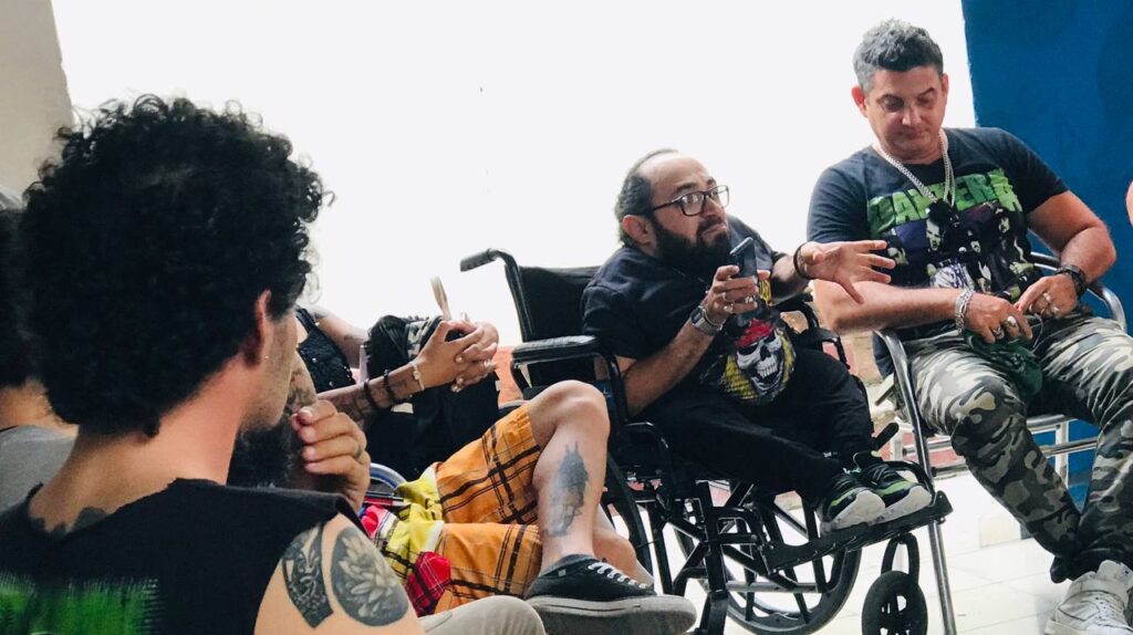 Ramón Gutiérrez conduce un espacio en la Asociación Hermanos Saíz // Foto Karla Labrada Aguirre