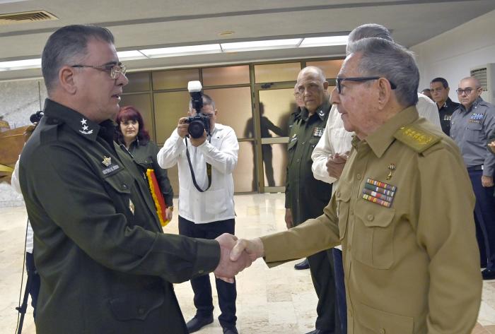 El compañero Lázaro Alberto Álvarez Casas, miembro del Buró Político y Ministro del Interior, fue ascendido al grado militar de general de Cuerpo de Ejército. Foto: Estudios Revolución