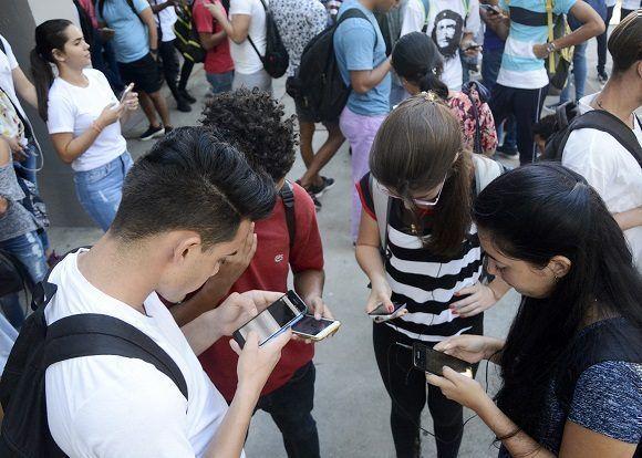  Los estudiantes serán notificados una vez que estén de alta en el sistema, para la compra de un segundo paquete. Foto: Abel Rojas 