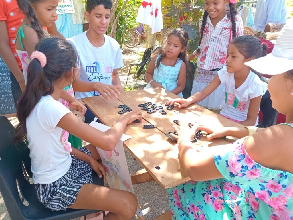 El dominó, uno de los juegos tradicionales en Cuba // Foto: Claudia Sánchez