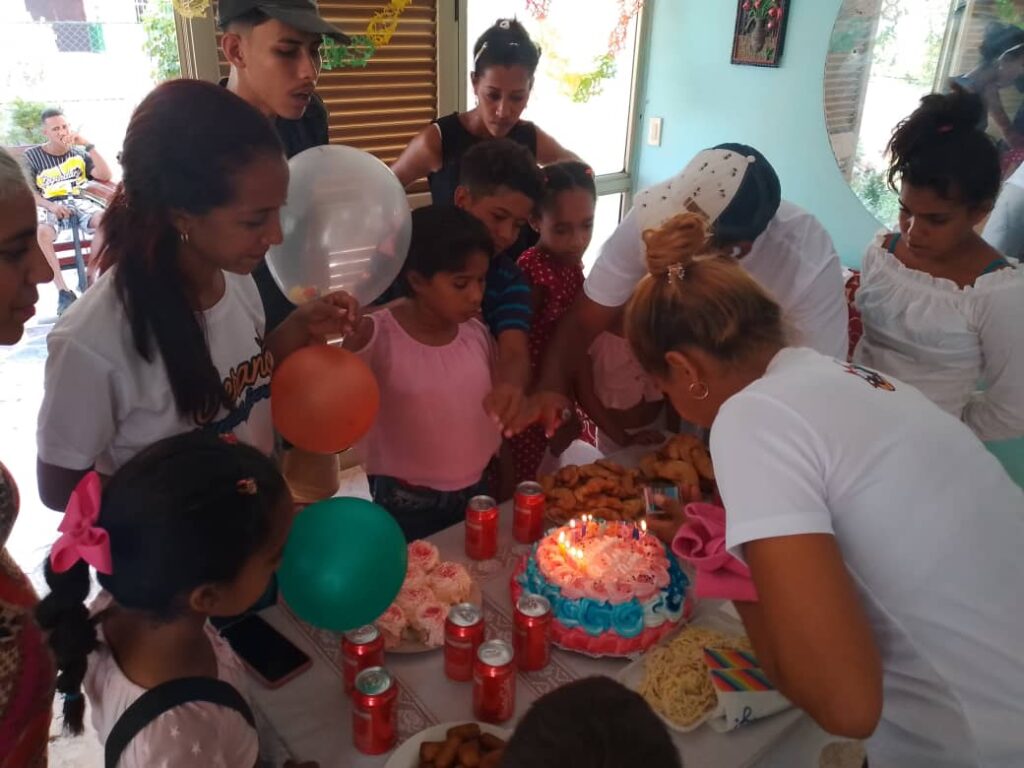 El proyecto JM propició una fiesta a los niños del Hogar // Foto: cortesía de Darelmis León Batista, Secretaria General de la Federación de Mujeres Cubanas en Manzanillo