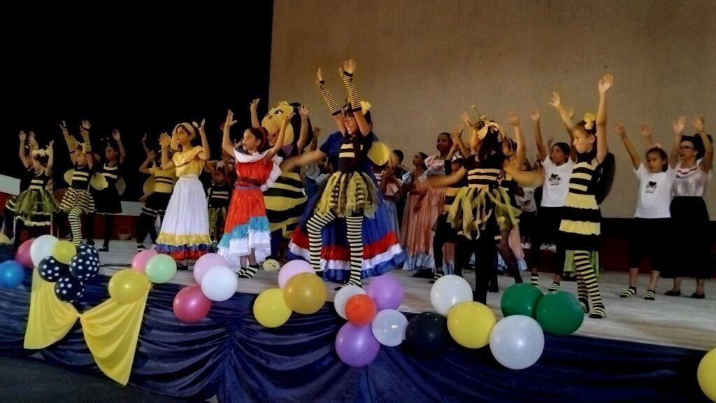 Con el espectáculo Colmeneando en verano la Colmenita Corazón Gigante celebró también el Día de los niños  // Foto: Eliexer Pelaez Pacheco