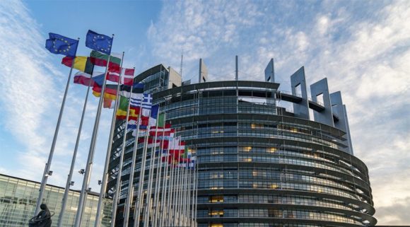 En las conclusiones de la cumbre, en Bruselas, los 27 países del bloque pidieron “actuar con determinación a todos los niveles para facilitar, aumentar y acelerar el retorno” de esos inmigrantes no aceptados “desde la UE”. Foto: Tomada de redseguridad.com