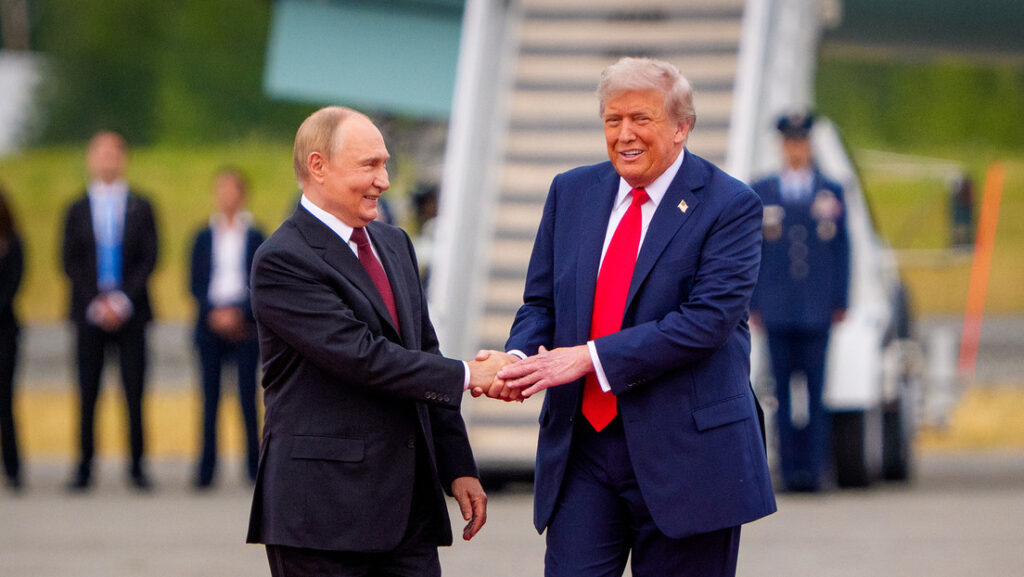 El presidente de Rusia, Vladímir Putin, y el presidente de EE.UU., Donald Trump, Anchorage, Alaska, EE.UU., 15 de agosto de 2025Andrew Harnik / Gettyimages.ru