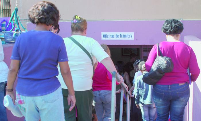  El 49 % de los trabajadores del ramo estatal está en el sector presupuestado. Foto: Ismael Batista 